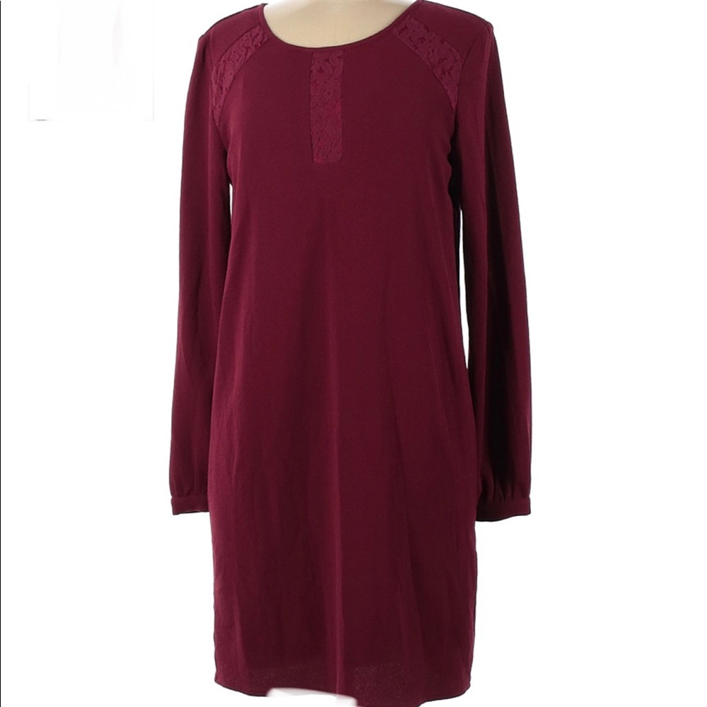 Leslie Fay Embroidered Shift dress Scoop neckline
